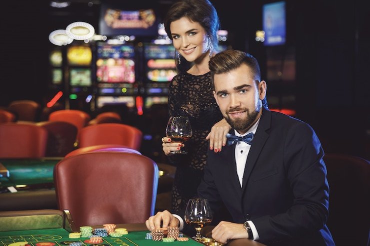 Proses navigasi ke permainan Hood vs Wolf dari menu utama aplikasi boomingbet